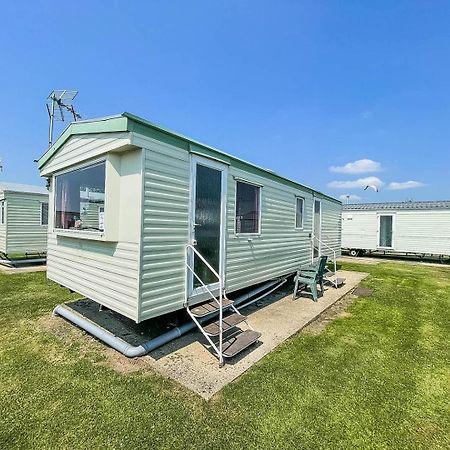 6 Berth Caravan For Hire At Martello Beach Holiday Park In Essex Ref 29017Y Hotel Clacton-on-Sea Eksteriør billede
