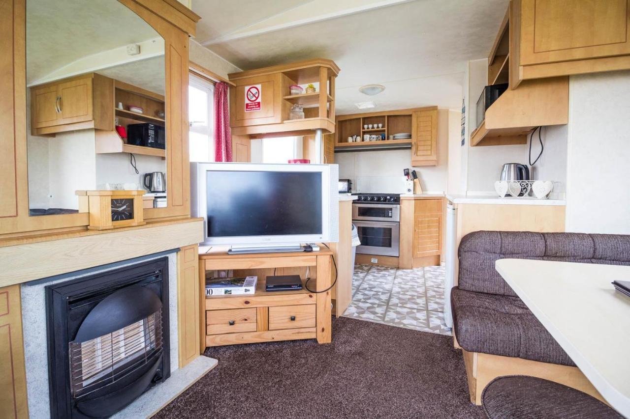 6 Berth Caravan For Hire At Martello Beach Holiday Park In Essex Ref 29017Y Hotel Clacton-on-Sea Eksteriør billede
