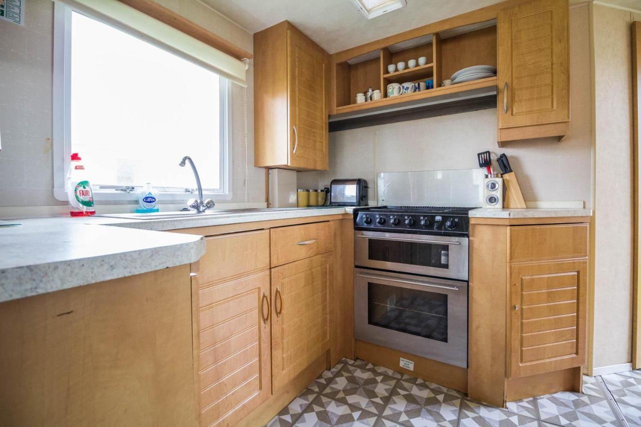 6 Berth Caravan For Hire At Martello Beach Holiday Park In Essex Ref 29017Y Hotel Clacton-on-Sea Eksteriør billede