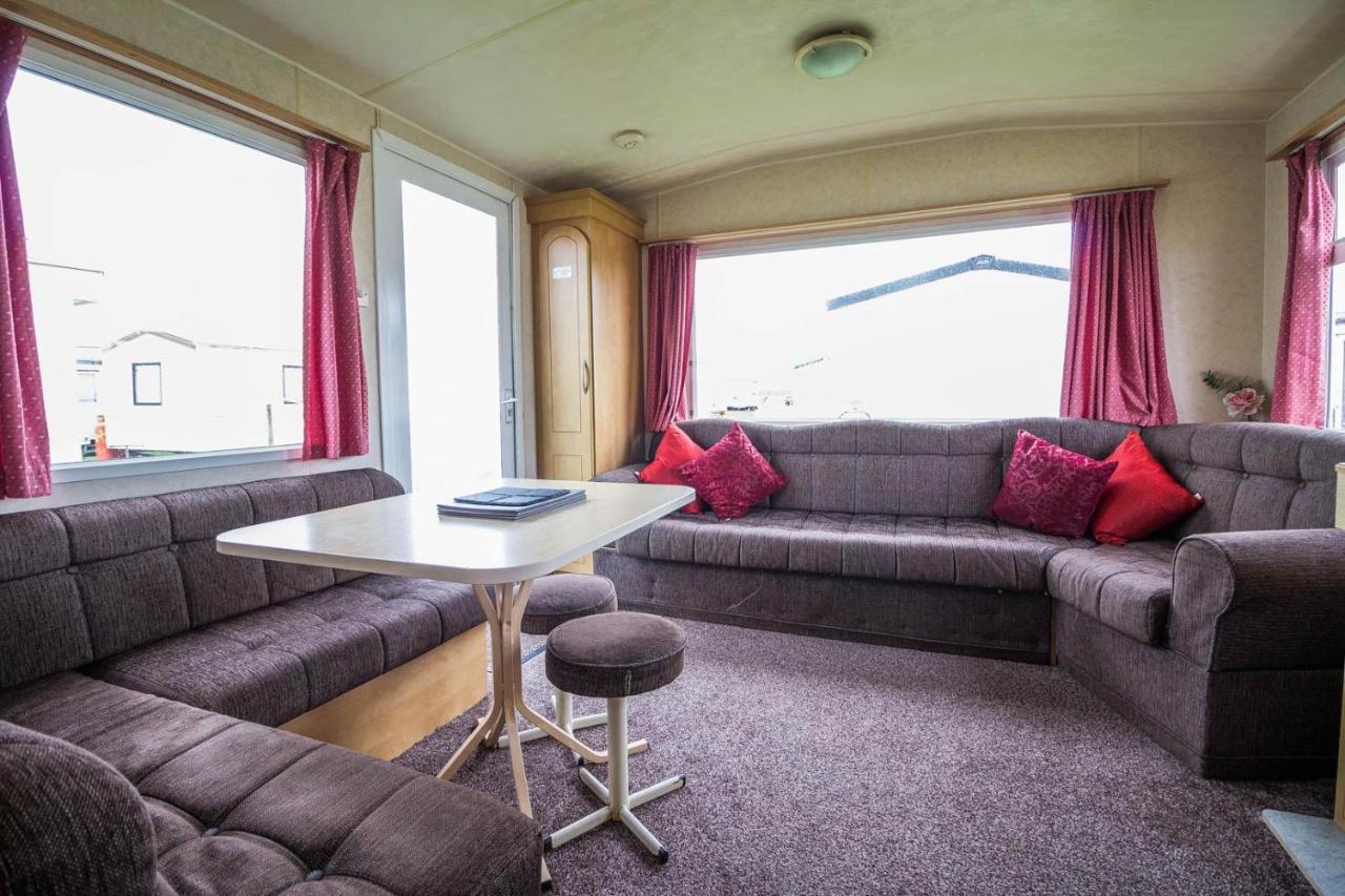 6 Berth Caravan For Hire At Martello Beach Holiday Park In Essex Ref 29017Y Hotel Clacton-on-Sea Eksteriør billede