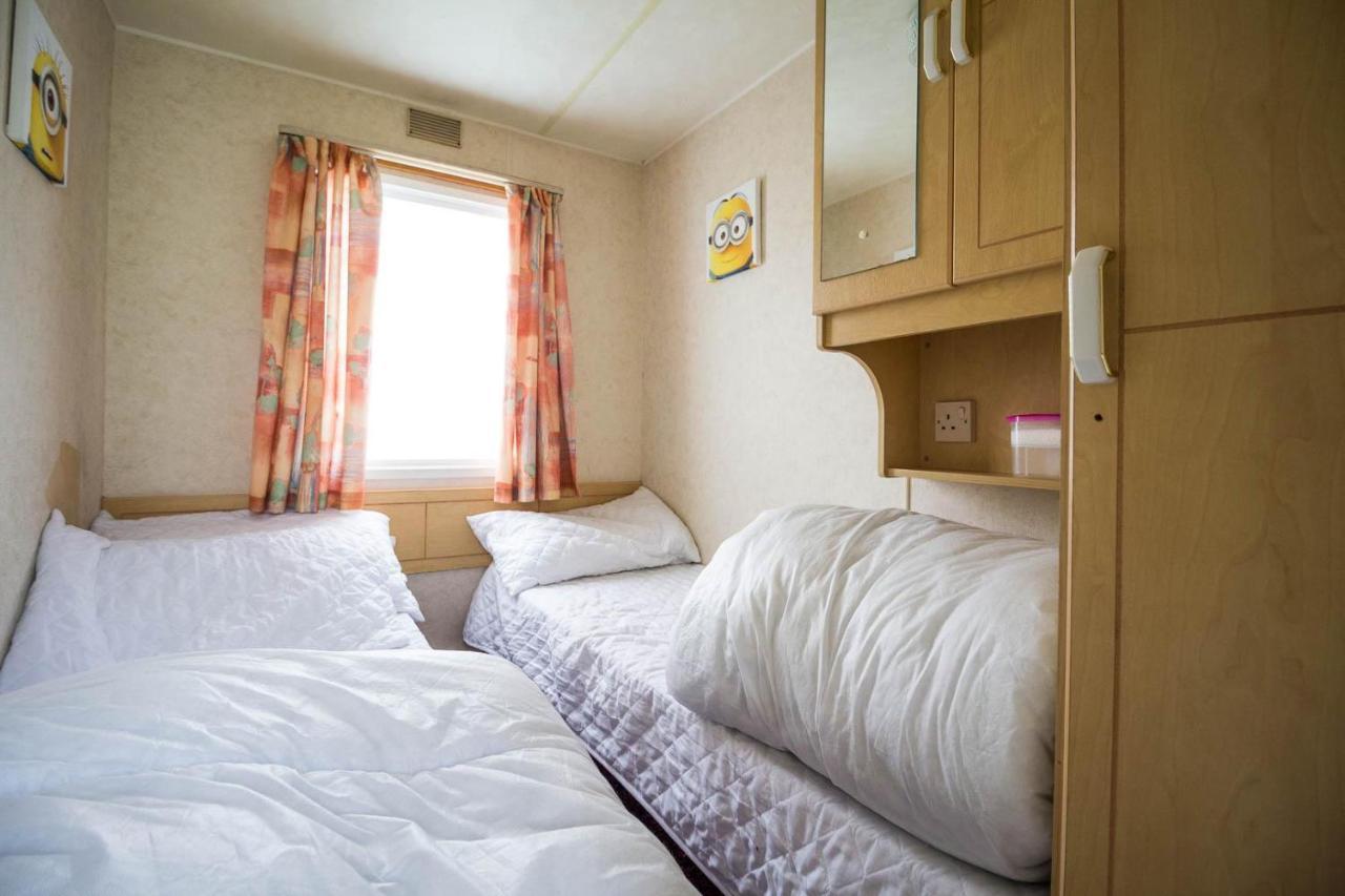 6 Berth Caravan For Hire At Martello Beach Holiday Park In Essex Ref 29017Y Hotel Clacton-on-Sea Eksteriør billede