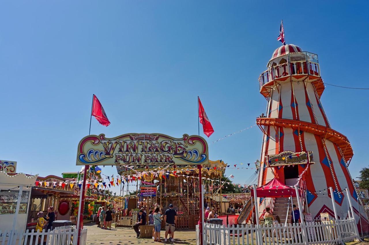 6 Berth Caravan For Hire At Martello Beach Holiday Park In Essex Ref 29017Y Hotel Clacton-on-Sea Eksteriør billede